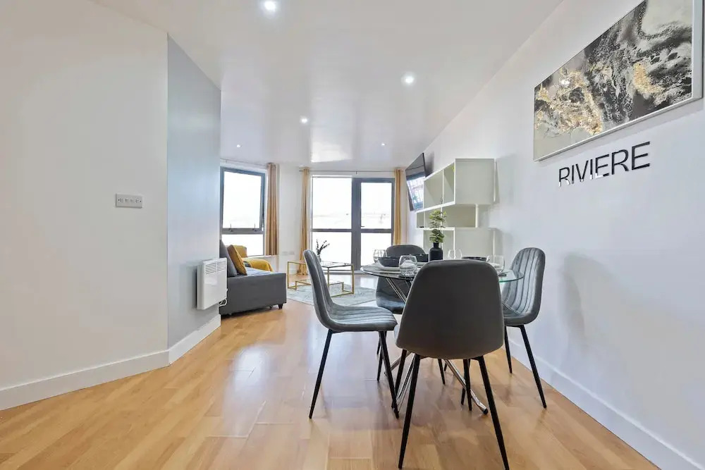 Chic Birmingham Apartment With 2 Bedrooms
