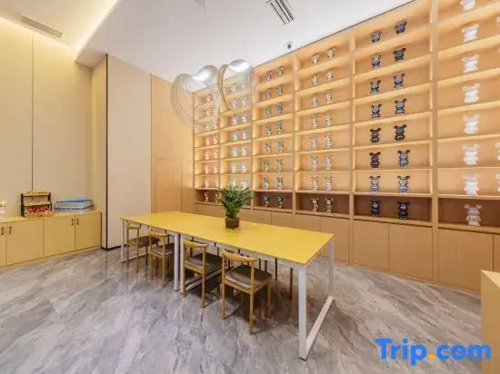 Starry Cloud Hotel (Jiangshan Hushan Park Branch)