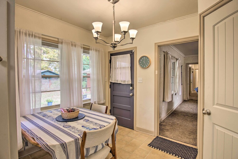Ranch-style Cottage - 2 Miles to Philbrook Museum!