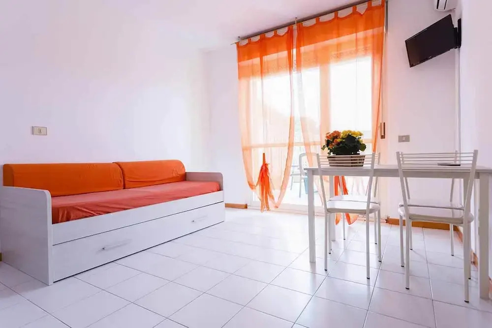 Residence with swimming pool in Luni Mare