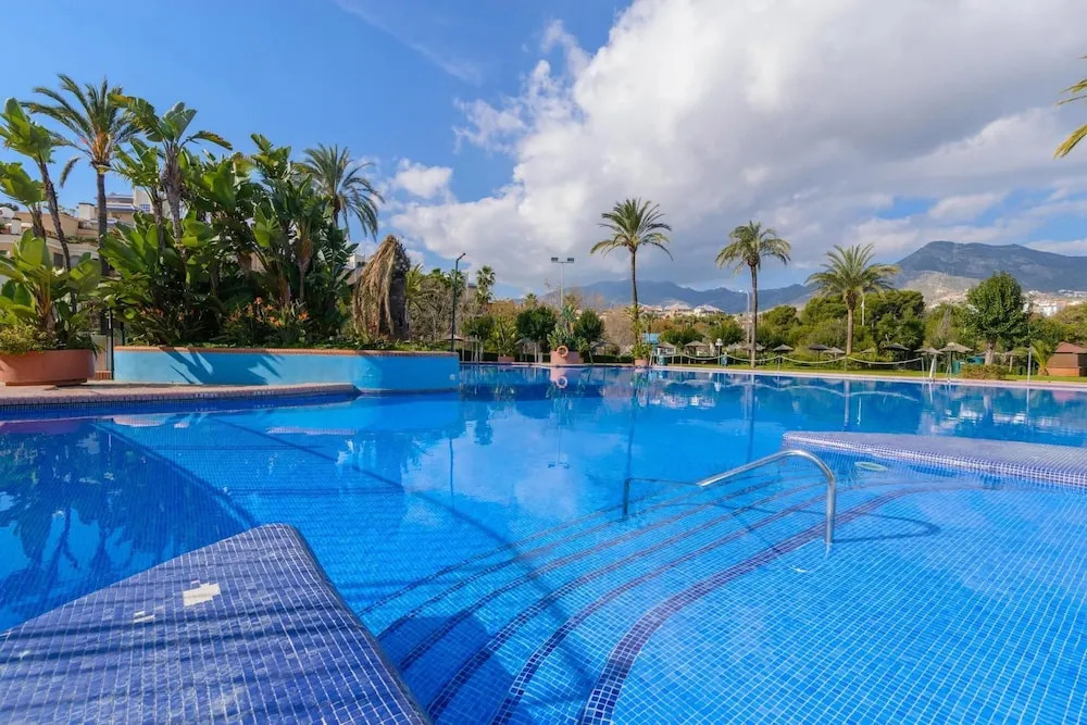 Benal Beach 907 - First Line Beach 2BR Apartment in Benal Beach Resort with Water park.