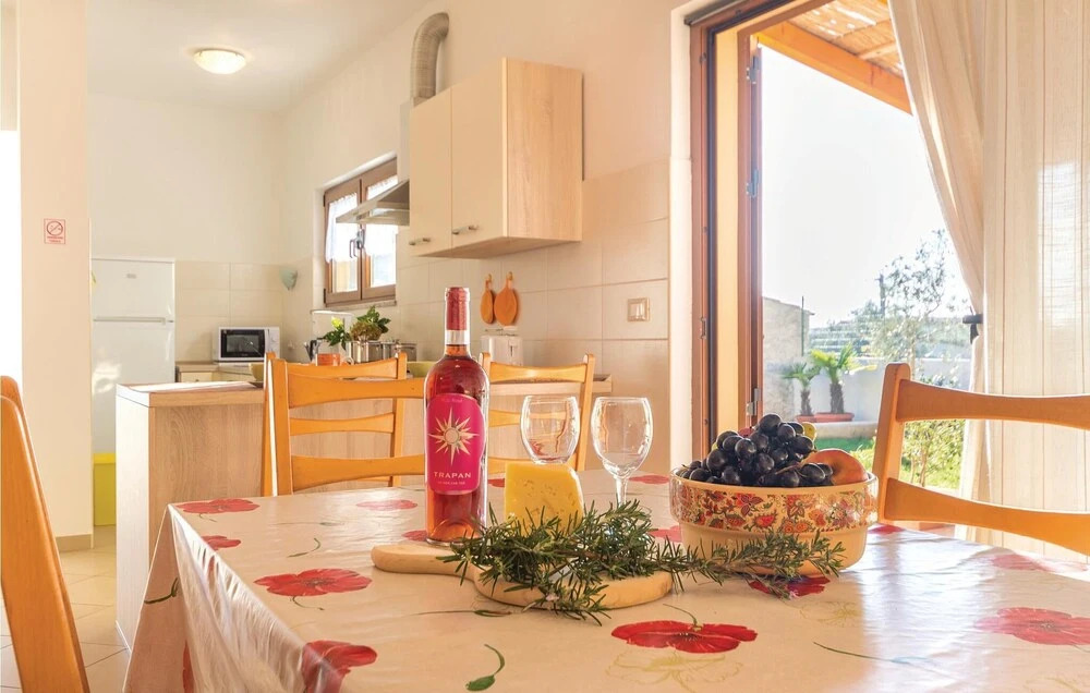 Stunning Home in Liznjan With Wifi and 2 Bedrooms
