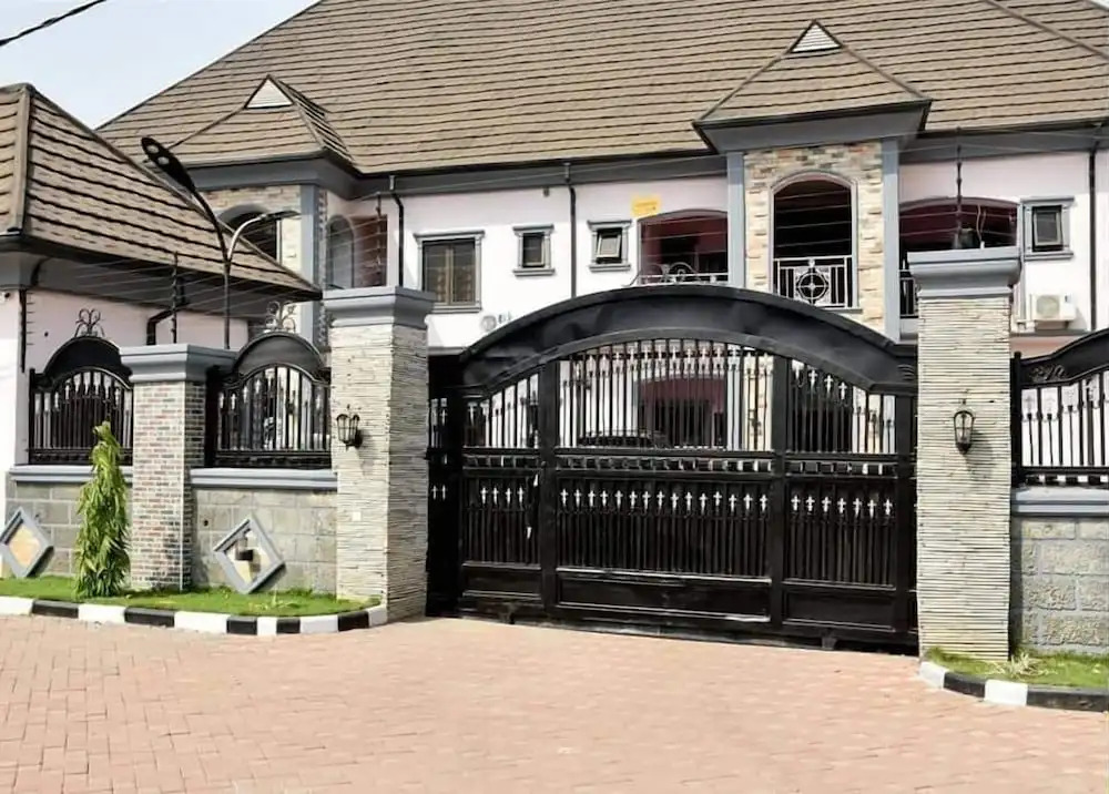 Onimz Apartments