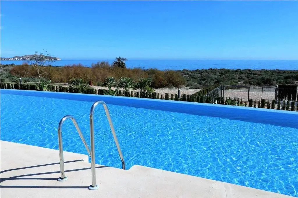 Los Veleros apartamento frente al mar con azotea y piscina compartida