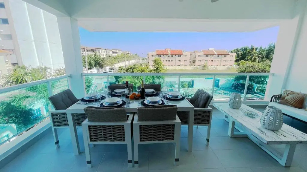 Relaxing 2 Bedroom Ocean View with Pool Close to the Beach