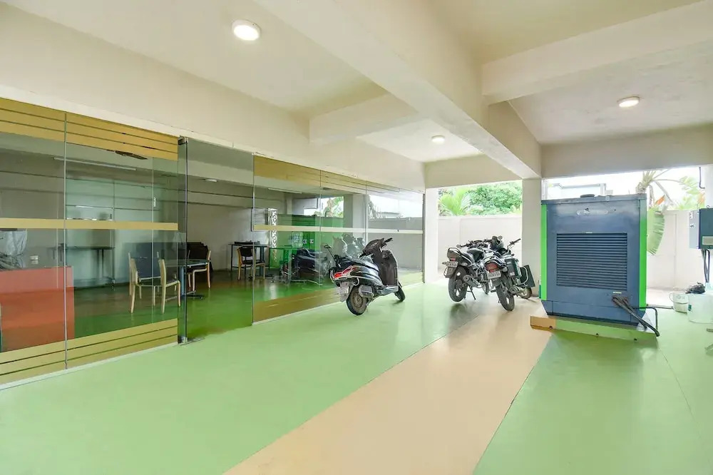 Meera Mansion by OYO Rooms