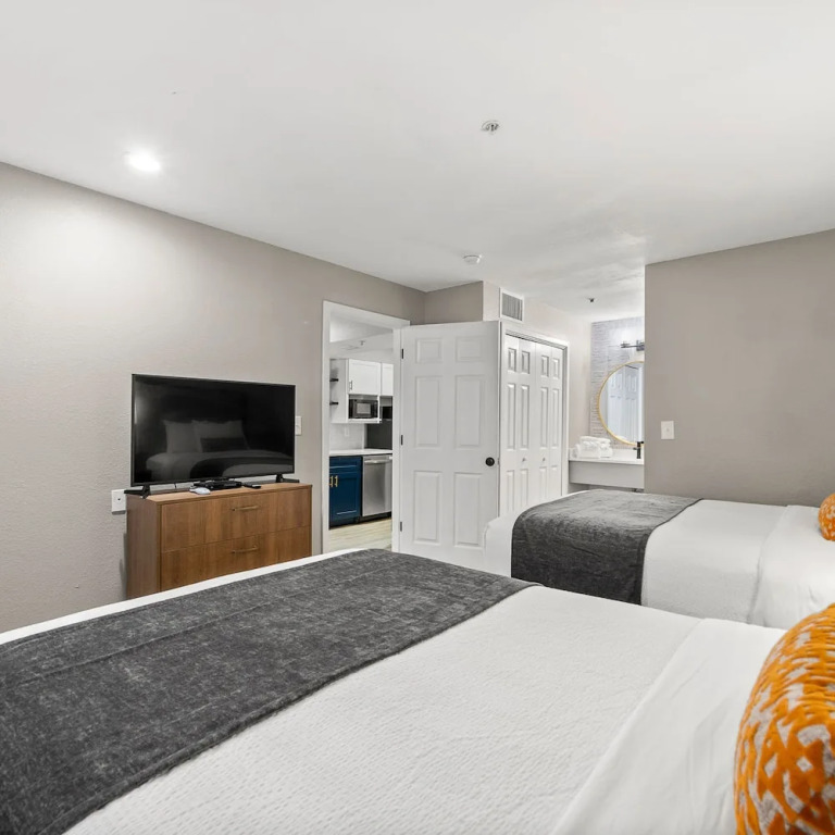 Stylish Buckhead Condo Your Urban Getaway in ATL