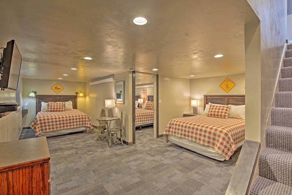 Charming Home - 1 Mi to Yellowstone National Park!