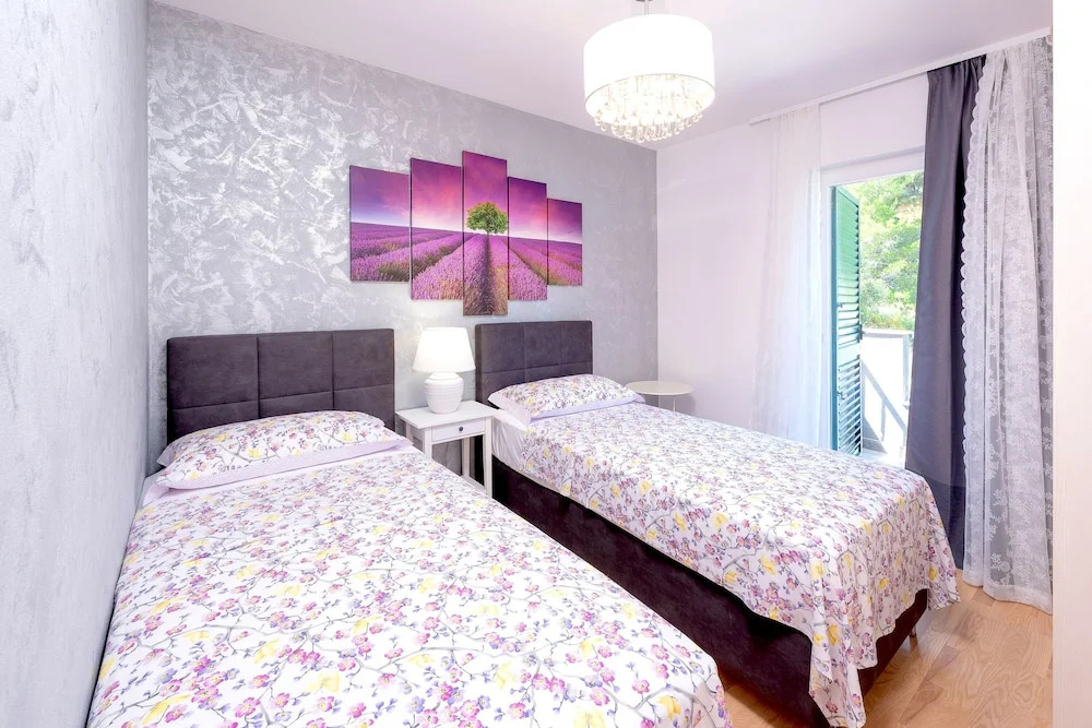 Luxurious Apartments Maslina with Beach