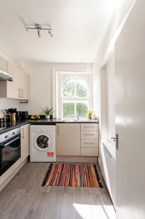 London Oasis Retreat - 2 Bedroom Apartment