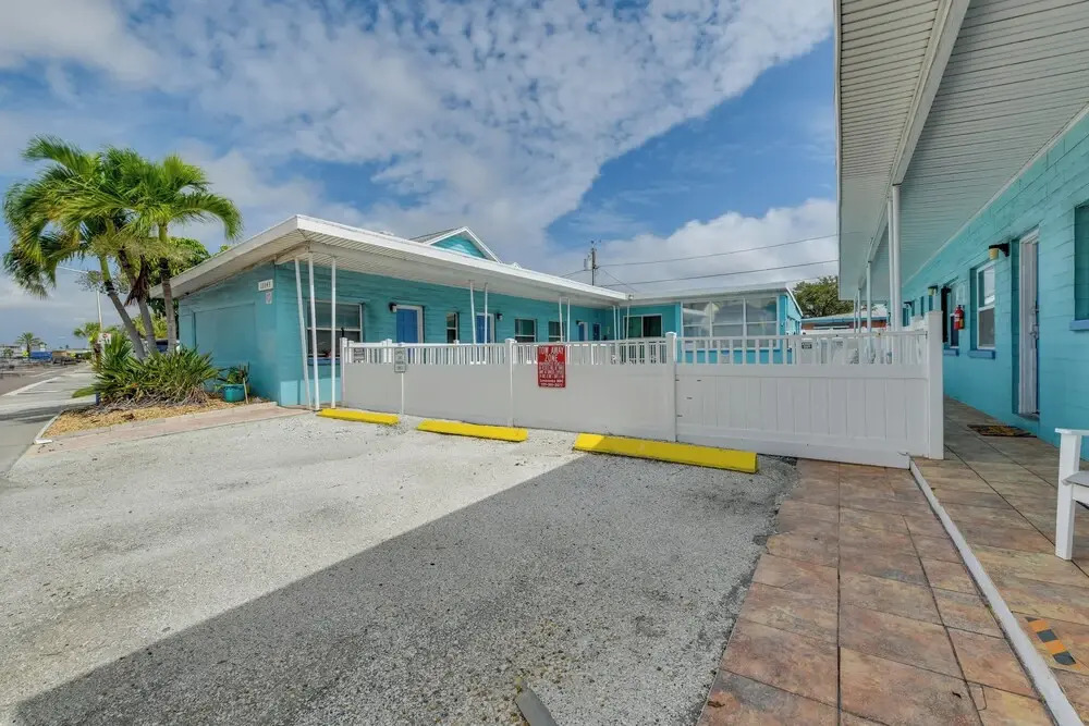 Madeira Beach Studio: Walk to John's Pass!