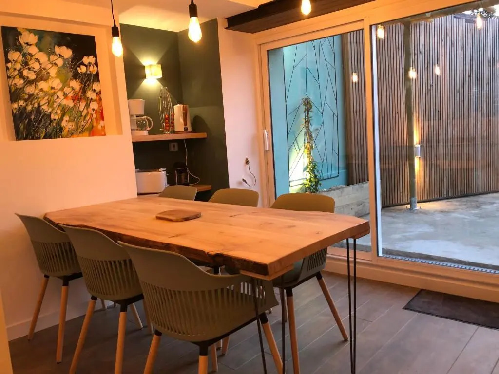 DU MANN petite maison jardin à 100m du port de Vannes avec PARKING