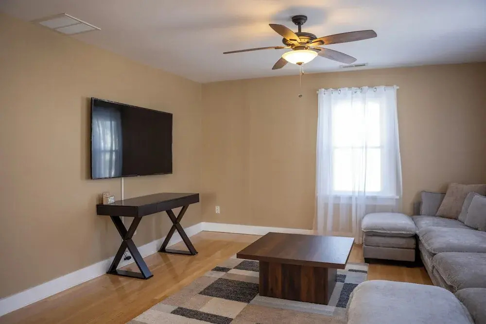 Ann Inn - Downtown New Milford Apartment