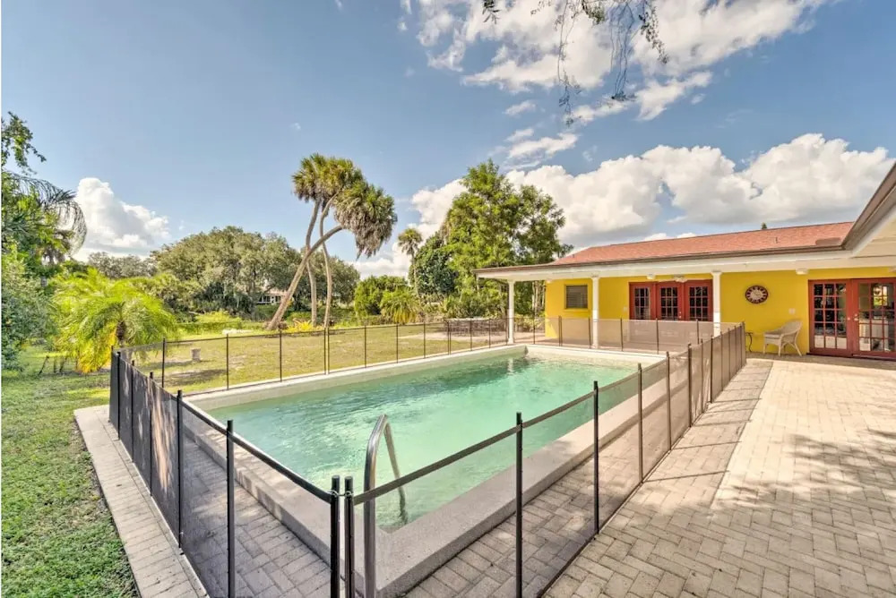 Family With Pool, Games, Dock, Fishing, Golf 4 Bedroom Home by Redawning