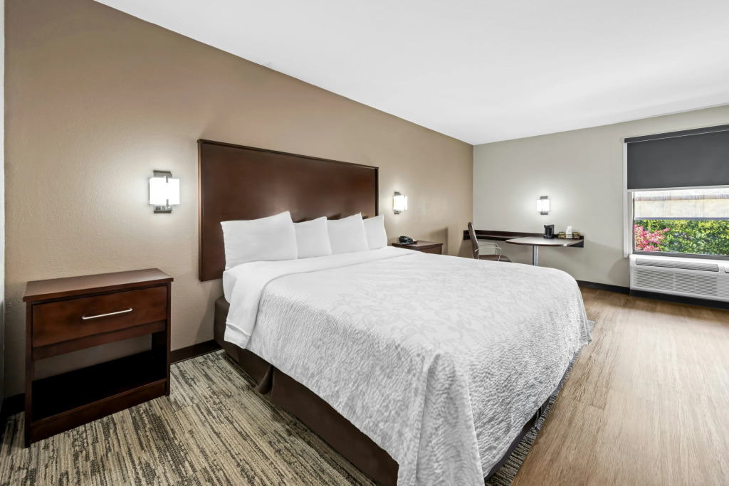 Red Roof Inn PLUS Henderson