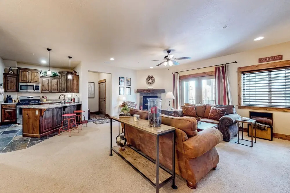 3BR w/ Balcony, Central AC & Deck
