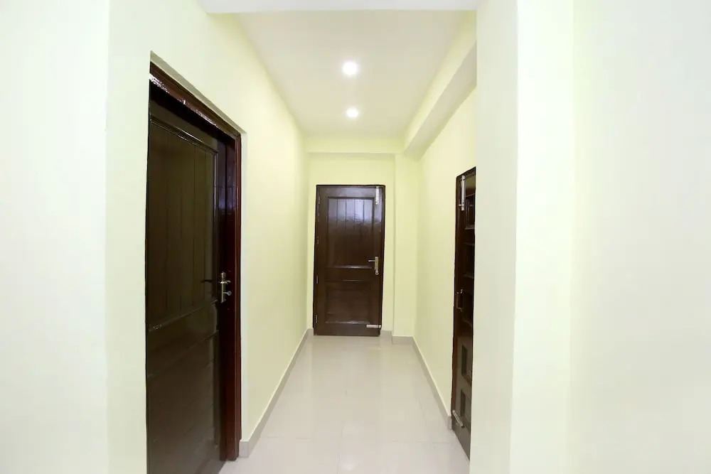 OYO 10407 Home Modern 3BHK Sanjauli Market