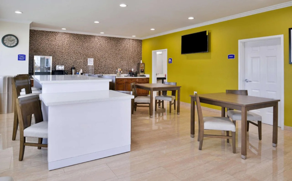 Crystal Inn & Suites IAH Humble