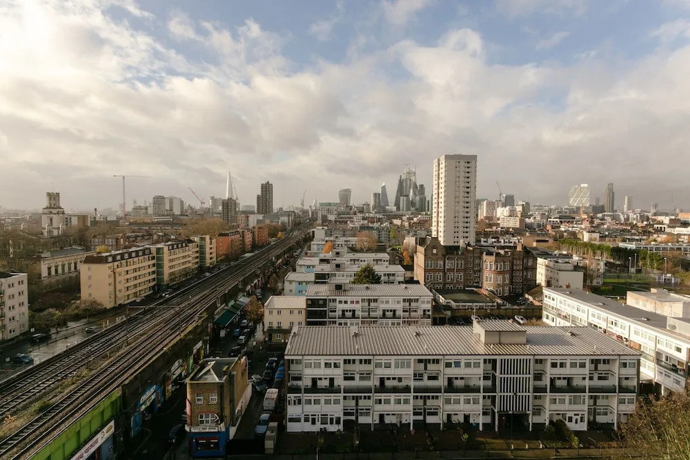 2 Bedroom Apartment in With Views in Shadwells