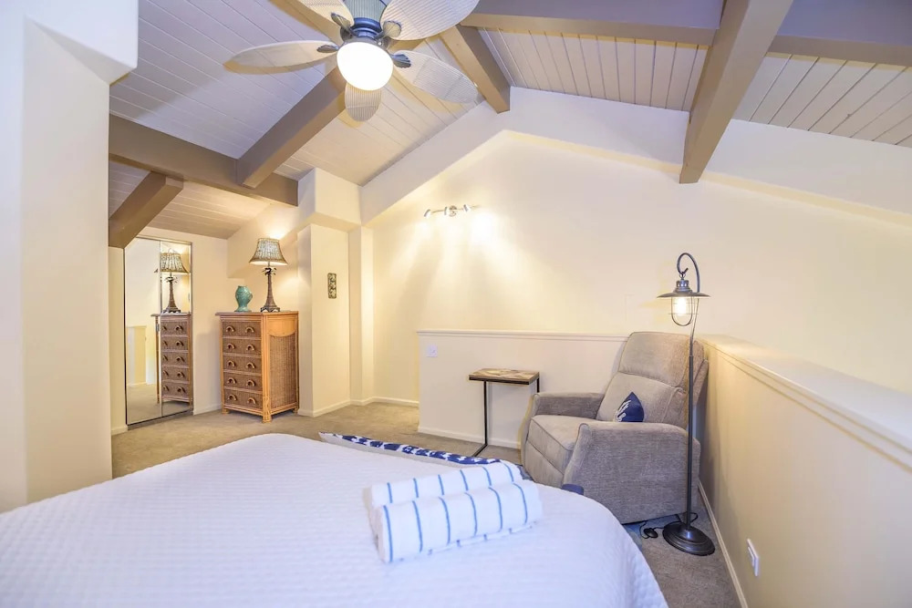 Papakea H404 3 Bedroom Condo by RedAwning