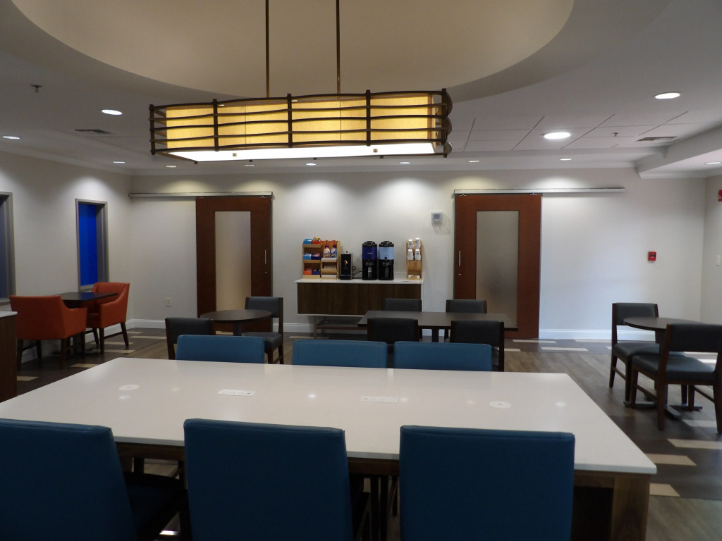 Holiday Inn Express & Suites - Huntsville Airport by IHG