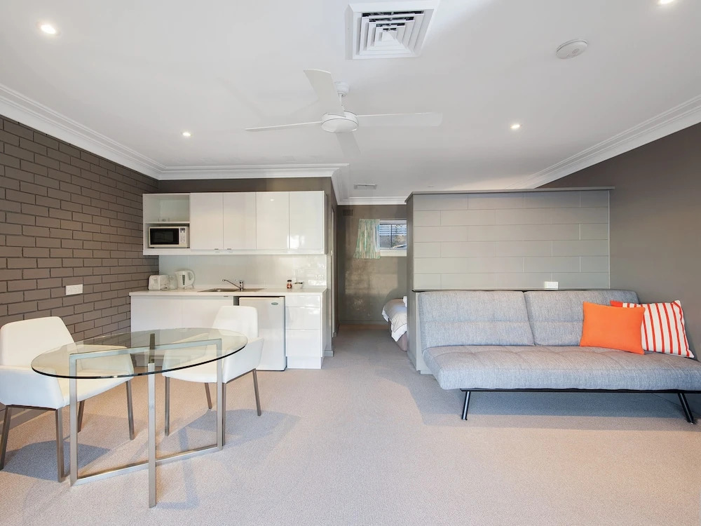 Dutchies Motel Nelson Bay & Dutchmans Beach Apartments