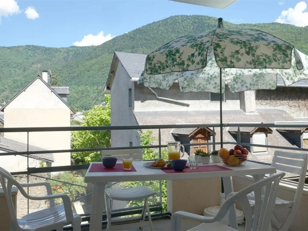 Appartement Bagnères-de-Luchon, 2 pièces, 4 personnes - FR-1-313-170
