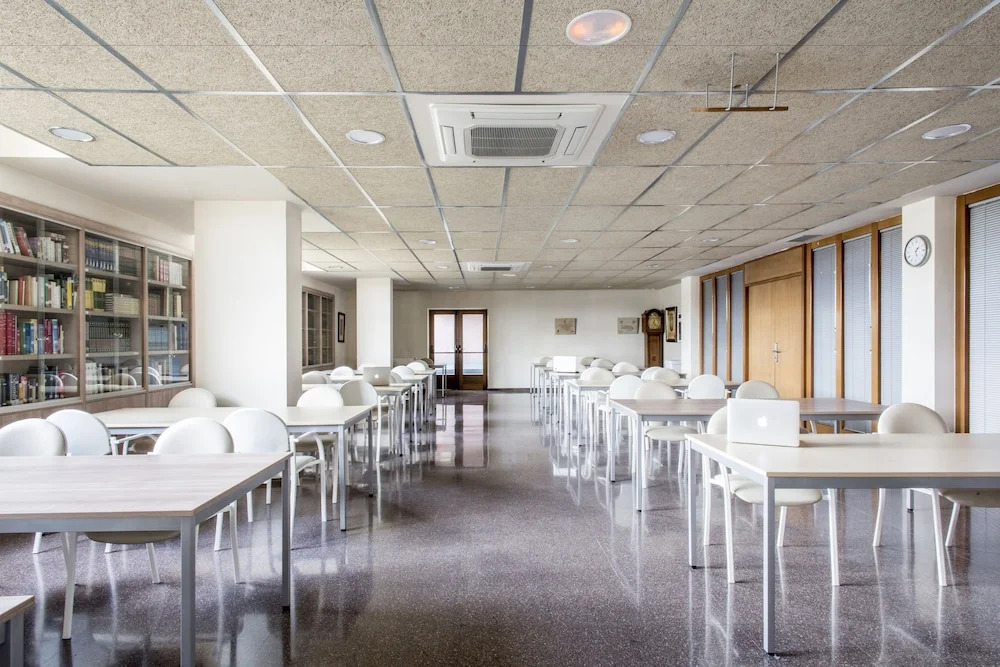 Residencia Universitaria Resa Hernán Cortés - Centro Adscrito a REAJ