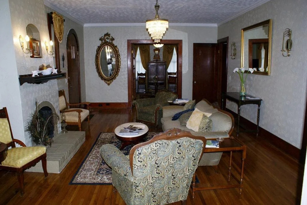 Inn the Oaks