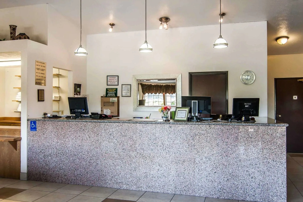 Bridgeway Inn & Suites - Portland Airport
