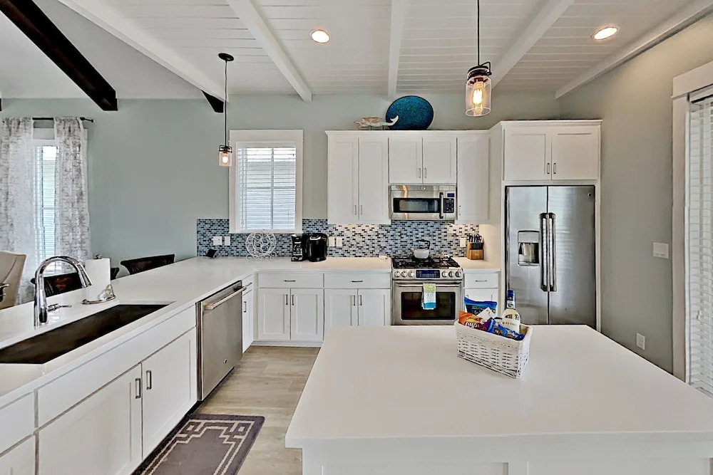 148 Sea Rocket Lane House by RedAwning