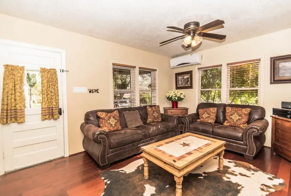 Geronimo Creek Retreat- Homestead Haus 3 Bedrooms 2 Bathrooms Cabin
