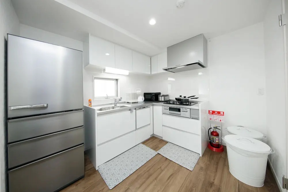 Higashi-Rokugo House WHITE by Tranova