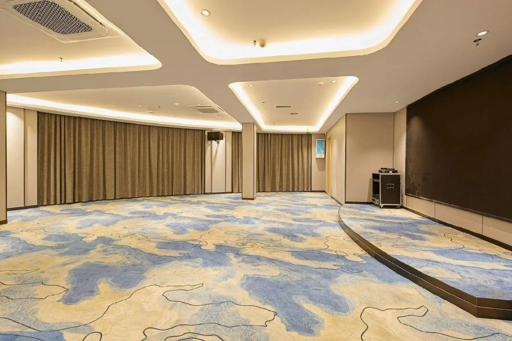 Fengyue Light Fashion Hotel (Guangzhou Baiyun Airport Renhe Metro Station Branch)