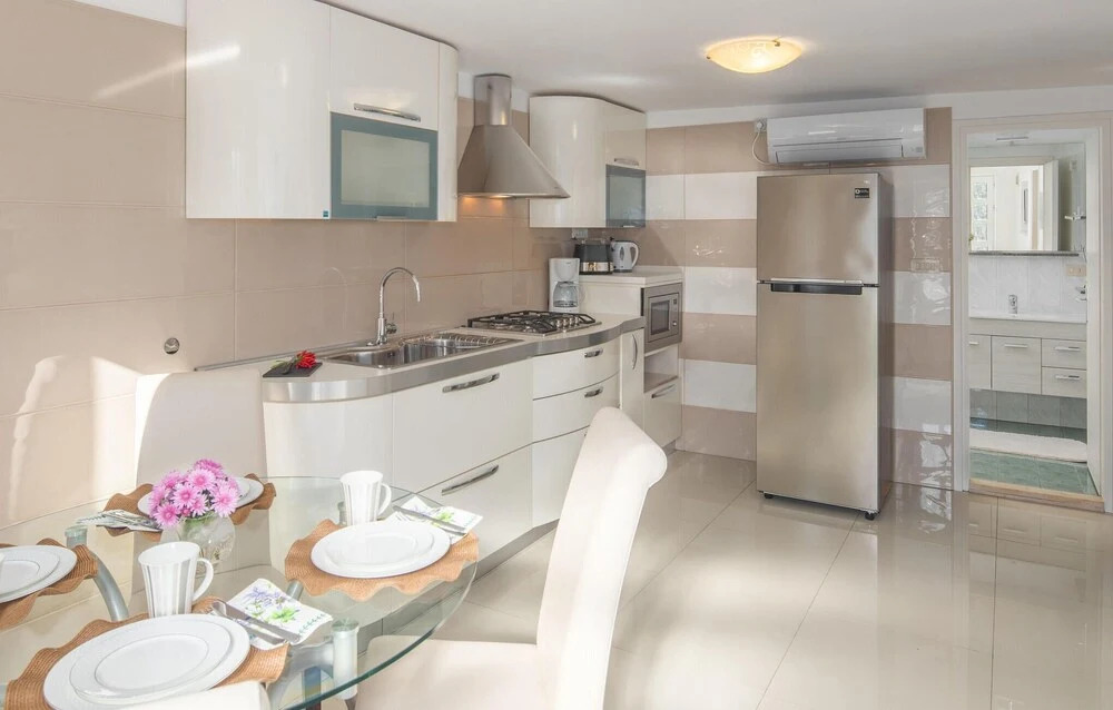Nice Apartment in Ravni With Wifi and 2 Bedrooms