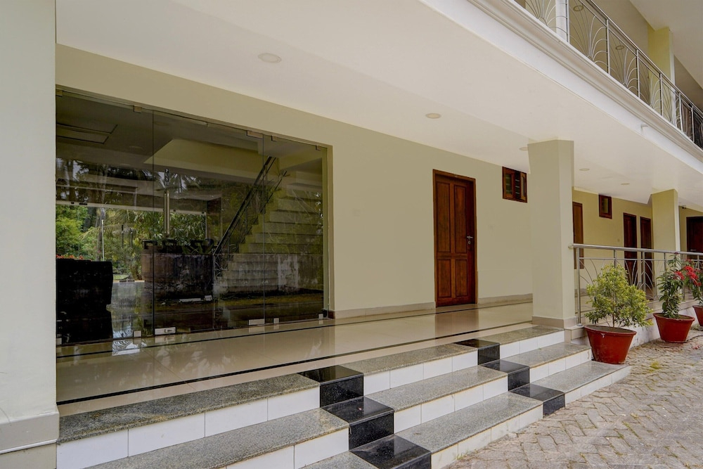 Deluxetownhouse Oak Thiruvallam Lakeview