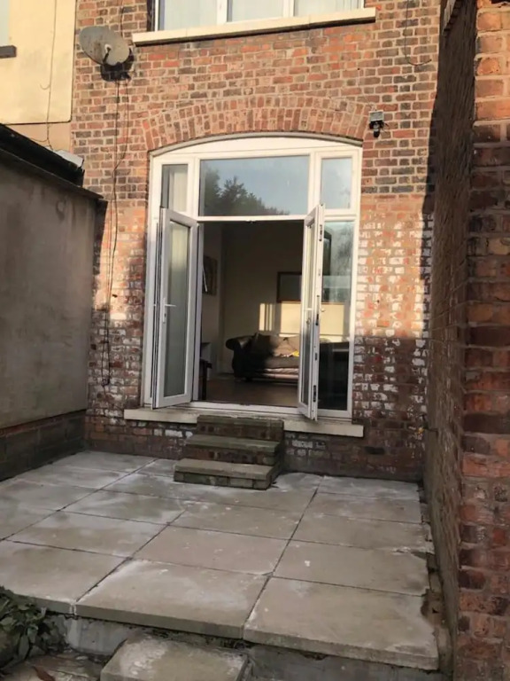 Large eight bedroom house