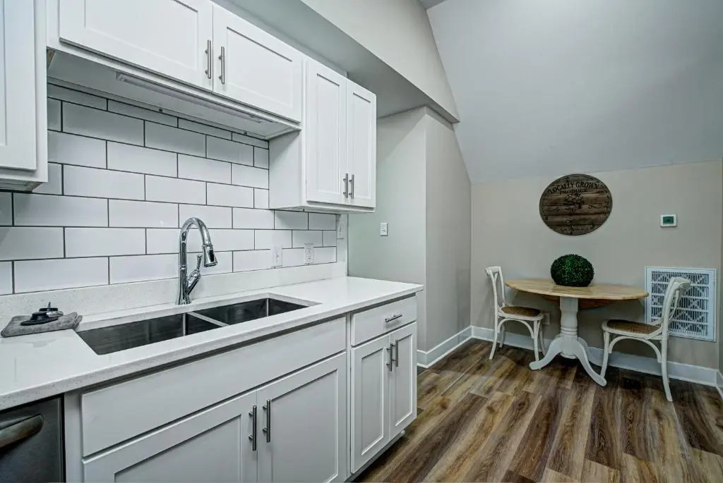 Stylish 1BR Condo 1 Mile To Downtown