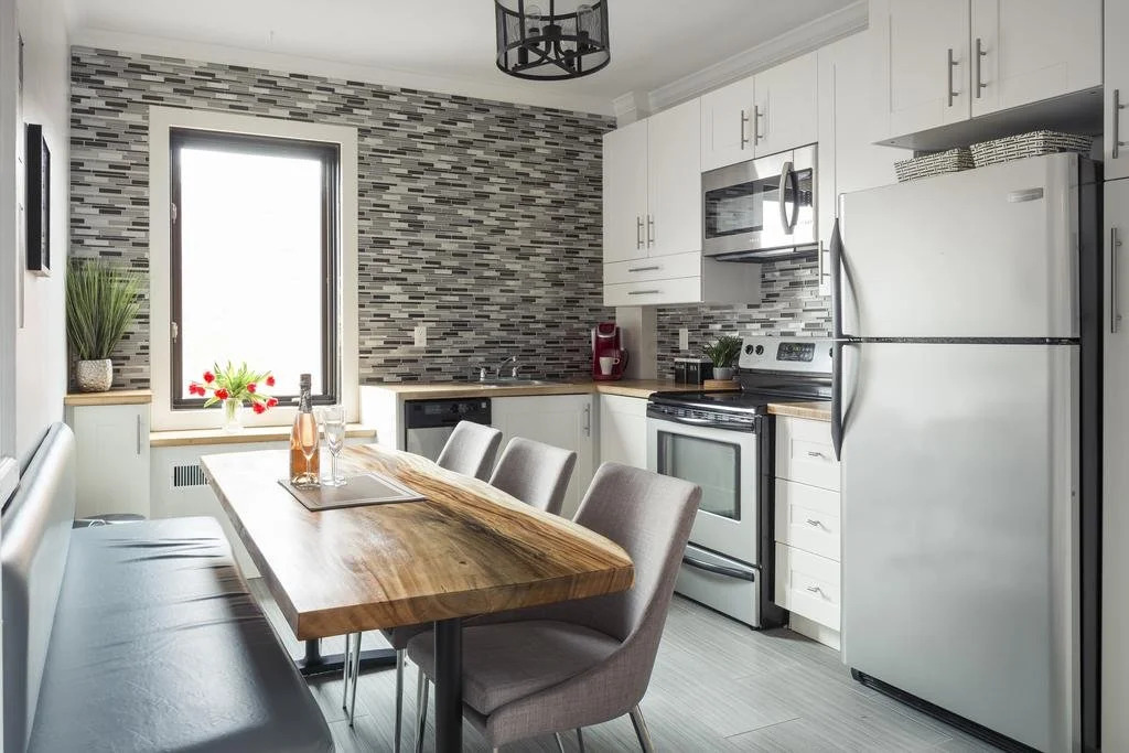 MTLVacationrentals-The MTLVR Kisses