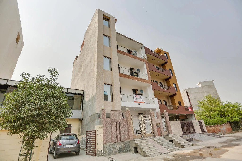 Vaccinated Staff- OYO 79428 Saanj Bnb