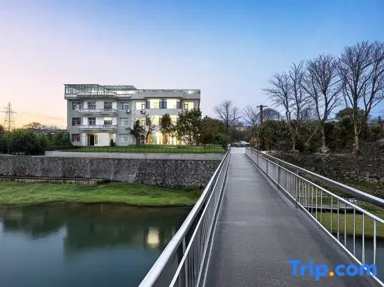 Riverbank Homestay