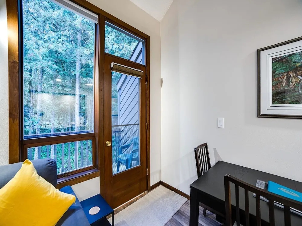 68SW - Fireplace - Washer/Dryer - Dishwasher- Sleeps 4