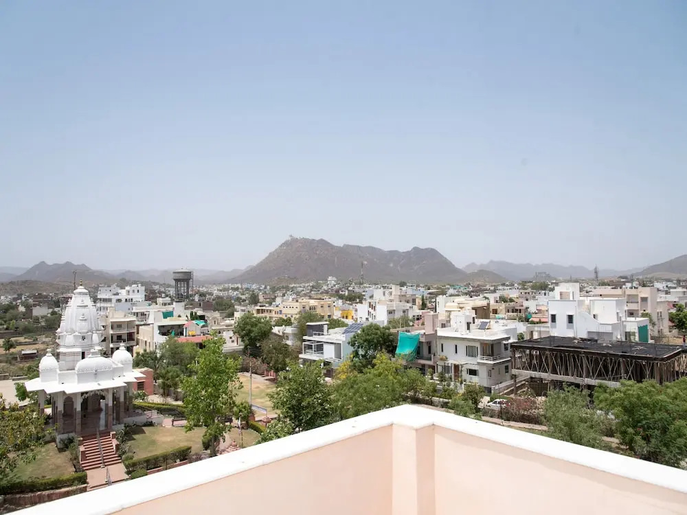OYO 14357 Dev Villa
