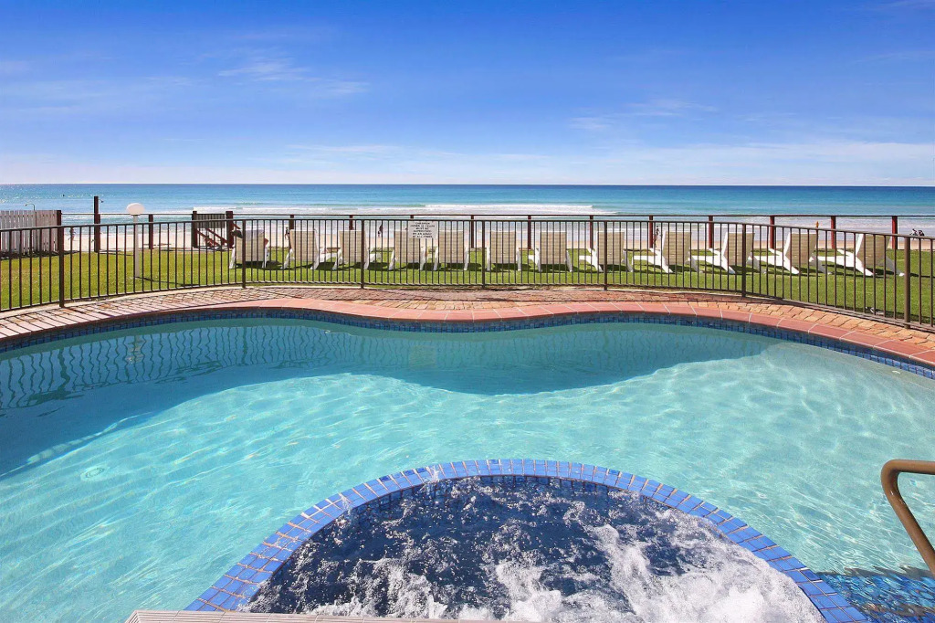 Spindrift on the Beach - Absolute Beachfront