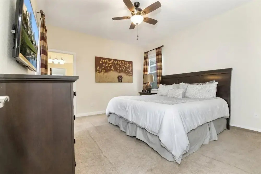 Contemporary 5 Bed 5 Bath Single Family With Upgrades