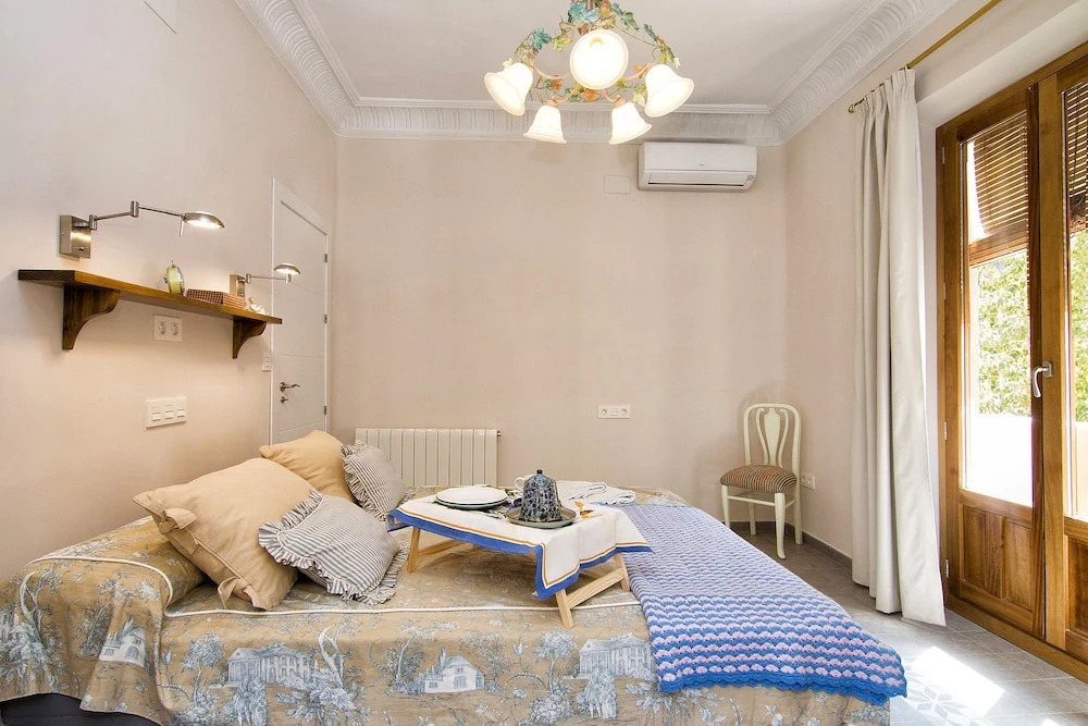 Bright & Elegant City Centre 3 BR Apart