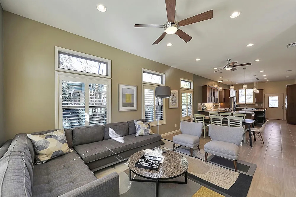 Stylish 3BR in Austin by RedAwning