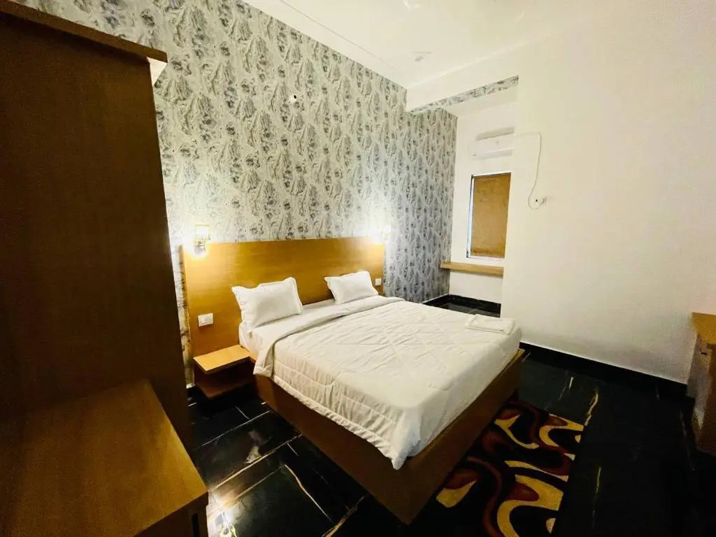 Hotel B P Emerald, Mathura
