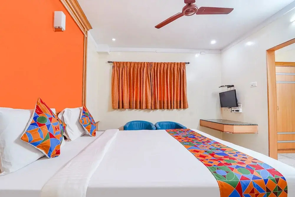 FabHotel ESS Paradise