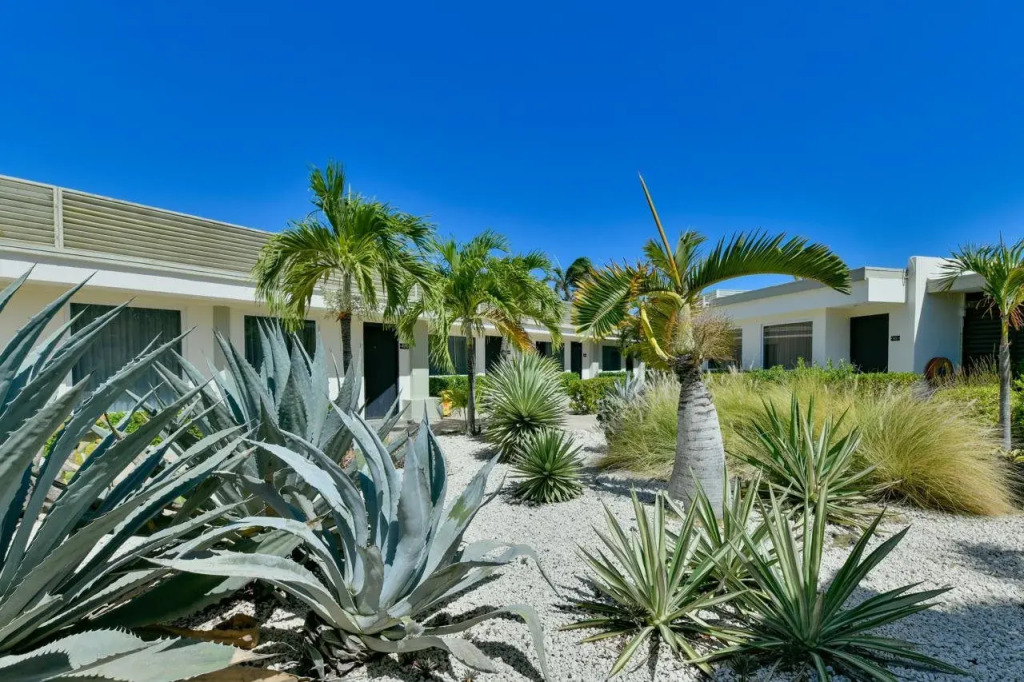 Отель Voco Surfside Aruba 